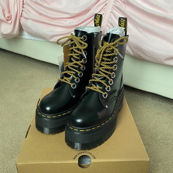 ❌SOLD❌ NWT Dr. Martens Jadon Max - Picture 2 of 6